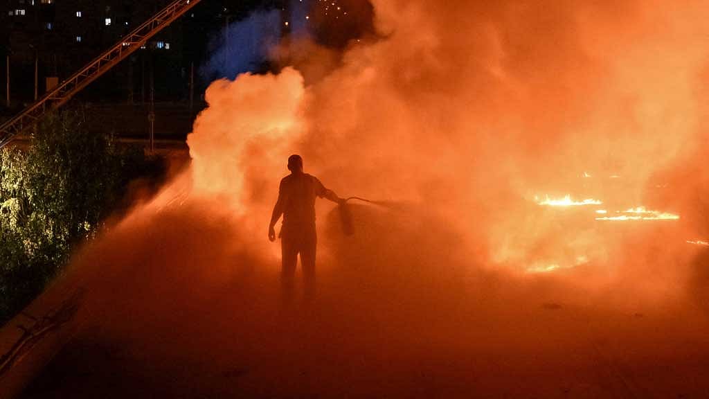 Russia kills eight in strikes on Ukraine as Trump meets Zelensky