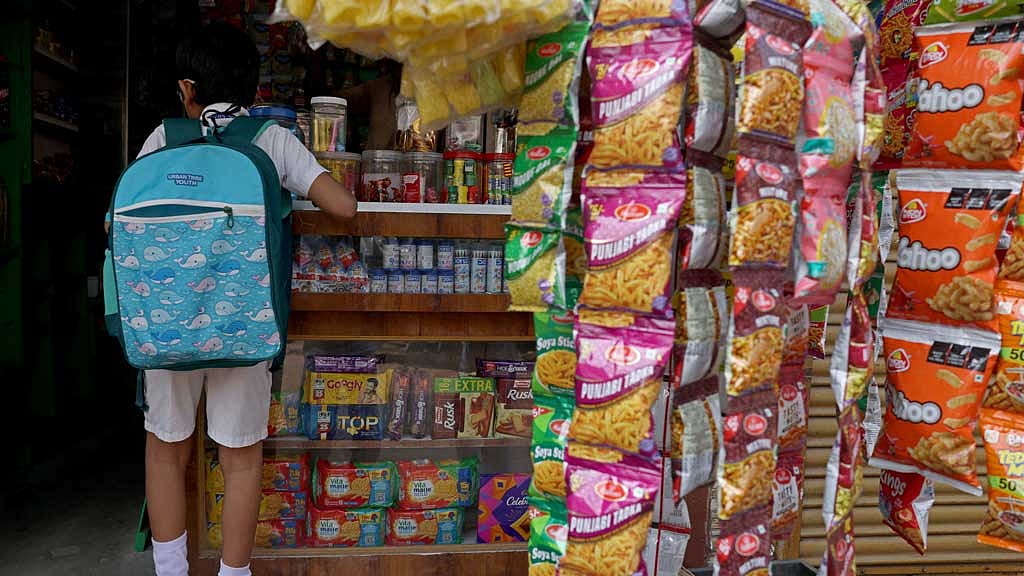 India takes battle against junk food to shops near schools