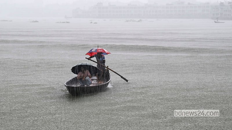 A boatman ferries passengers across the Buriganga in a heavy Ashwin downpour at Shyambazar in Old Dhaka. Photo: Mostafigur Rahman