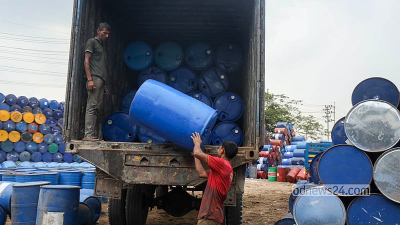 Workers load plastic drums bought by traders from Narayanganj’s Chashara onto trucks for transport. Photo: Shamsul Haque Ripon