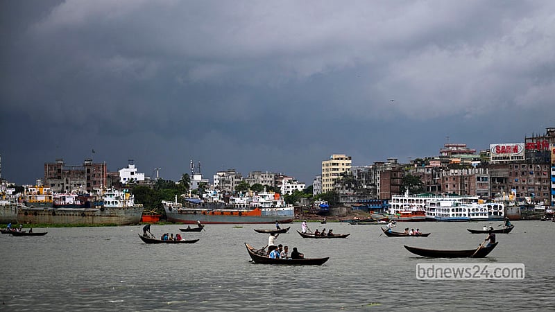 Commuters cross the Buriganga River in small boats in Old Dhaka’s Shyambazar on Thursday, Sept 24, 2026. Photo: Mostafigur Rahman
