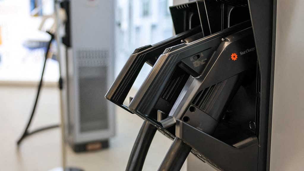 China's high-speed race for fast-charging EVs