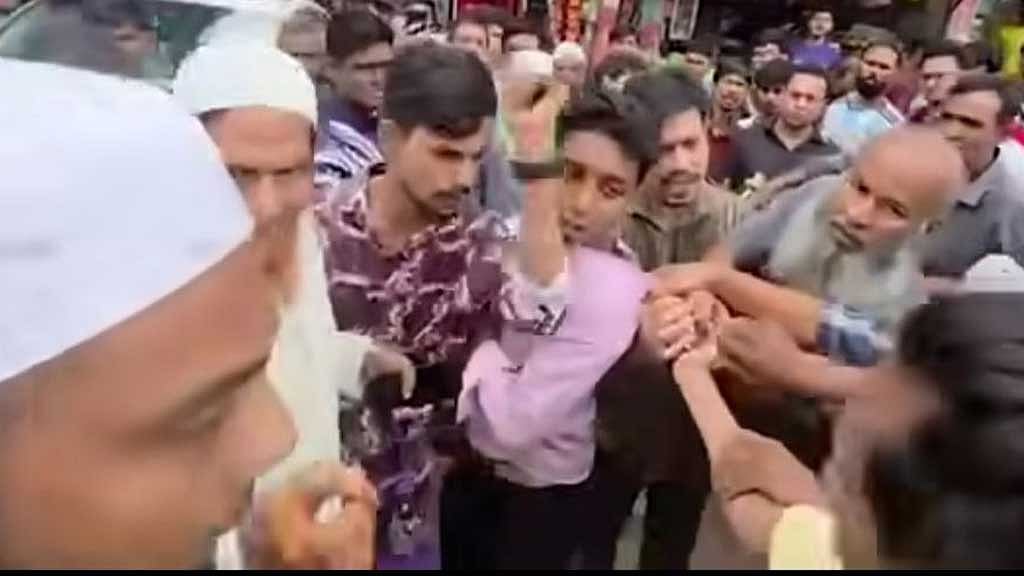 Locals rescue Awami League activists detained, beaten during Dhaka procession