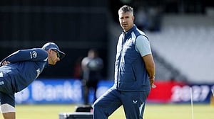 Pietersen holds Ashes talks with Fleming