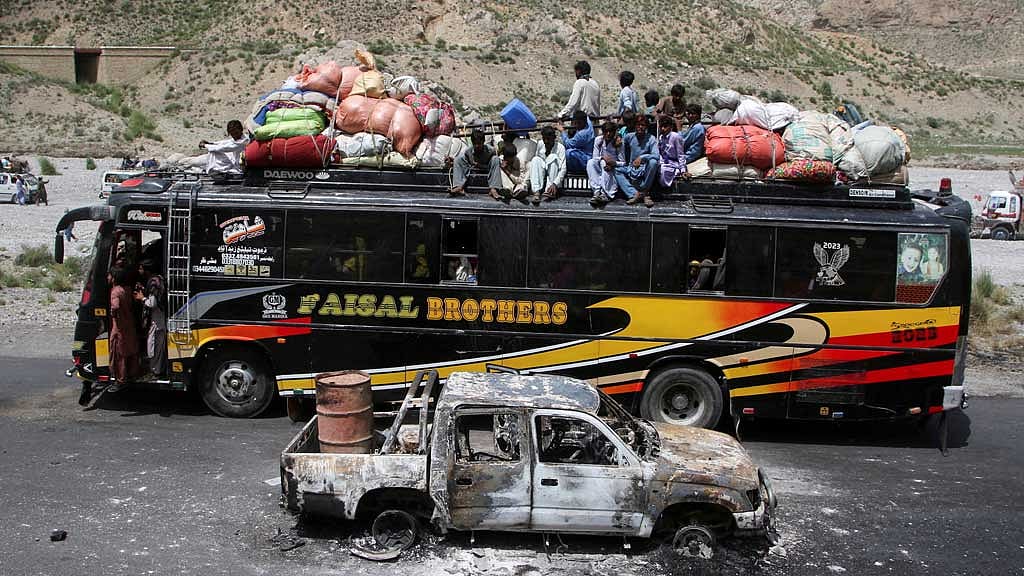 Pakistan thwarts border attack, several Taliban dead, security sources say