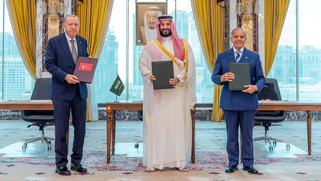 Pact with Saudi and Pakistan could expand to Muslim world, Iran, Turkish speaker says