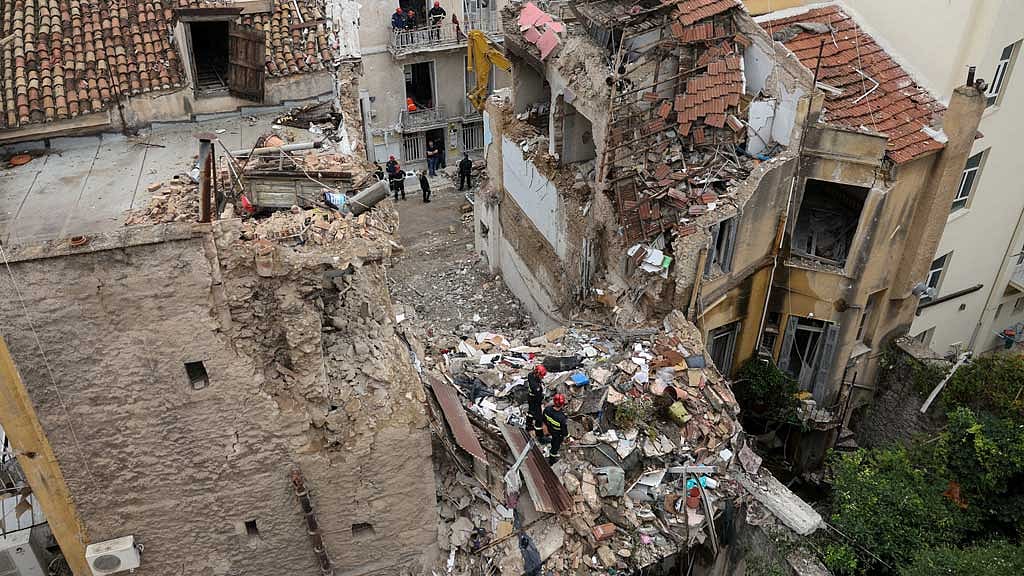 Two dead, four missing after Athens building explotion