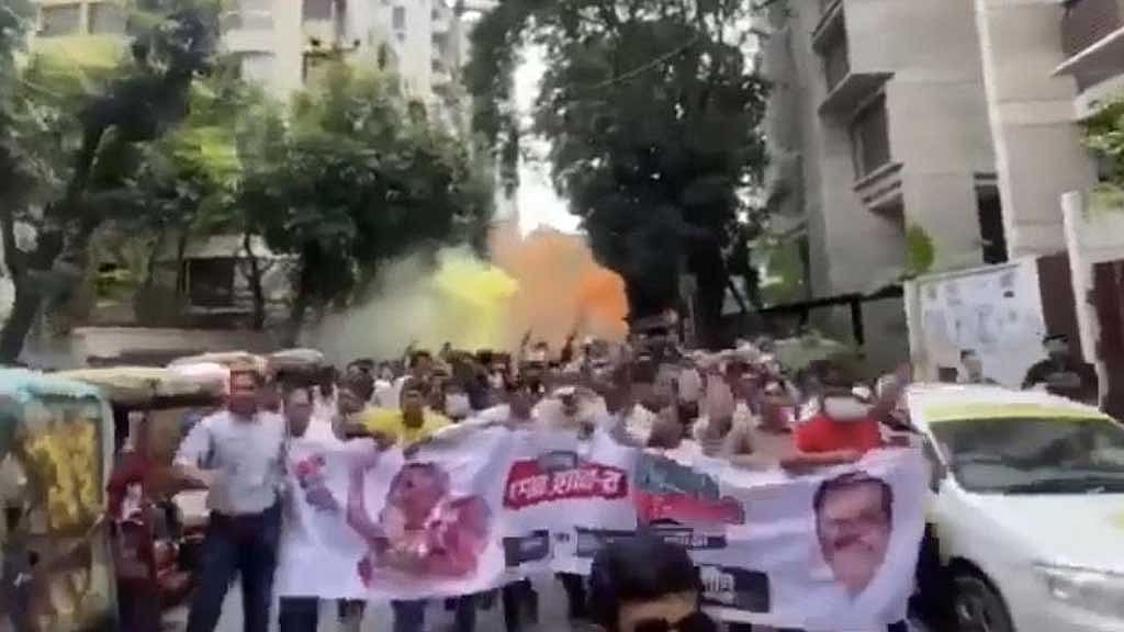 Colours, fireworks as Awami League holds birthday march for Hasina in Dhanmondi