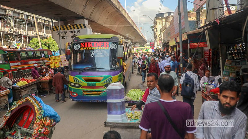 Buses operated by several southern-route companies leave from outside Fulbaria Inter-district Bus Terminal. A relocation plan launched in July has unravelled within two months. Photo: Abdullah Al Momin