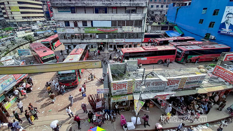 Dhaka’s Fulbaria Inter-district Bus Terminal has returned to its familiar form less than two months after plans were launched to relocate it. Photo: Abdullah Al Momin