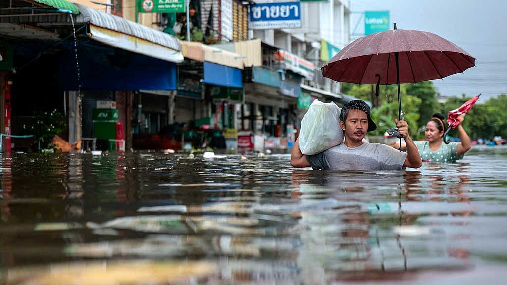 Thailand grants civil servants two-day holiday over flood disruption