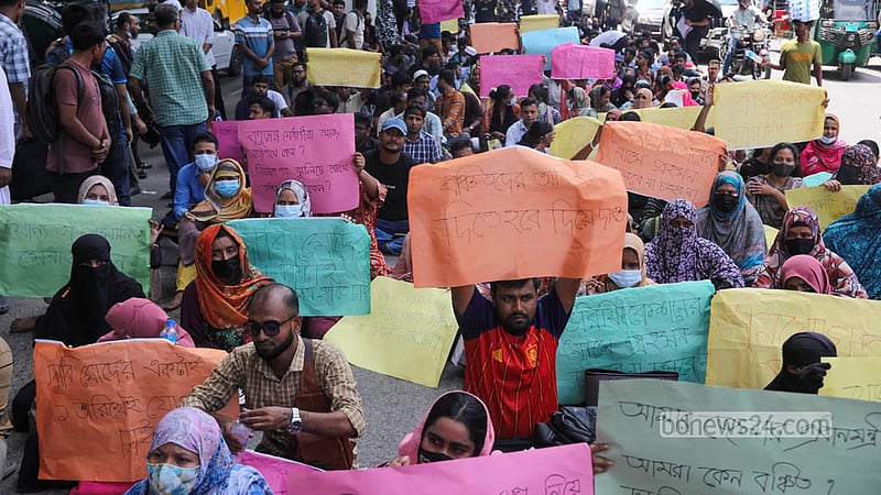 Candidates seeking final appointment as primary assistant teachers hold a sit-in at Shahbagh intersection in Dhaka. Photo: Shamsul Haque Ripon