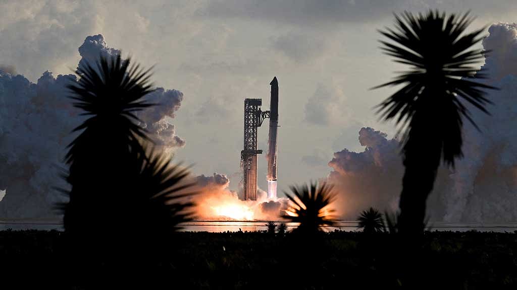 SpaceX's Starship reaches orbit despite engine issue