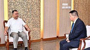 Outgoing Chinese envoy meets PM