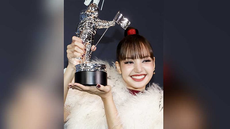 Madonna, Sabrina and Lisa win at MTV's Video Music Awards