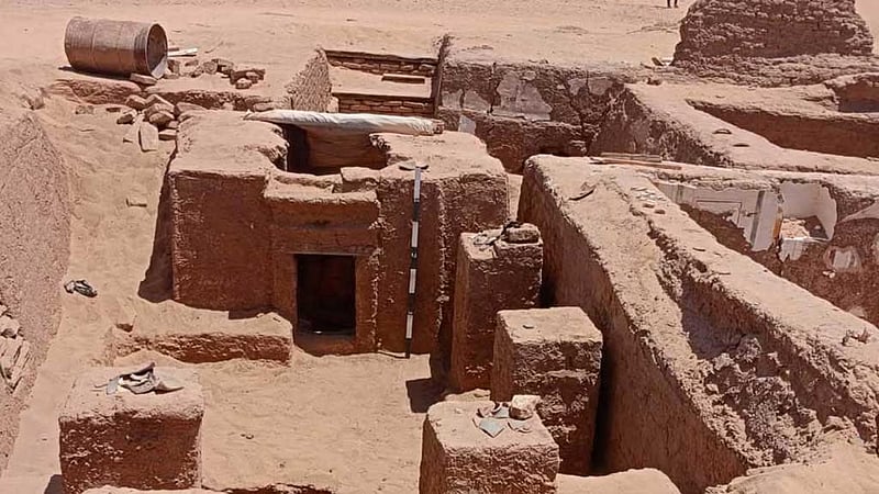 1,700-year-old tomb with Greek poem found in Egypt