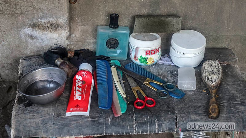 Different tools used by roadside barbers at a stall in Aganagar of Dhaka's Keraniganj. Photo: Abdullah Al Momin