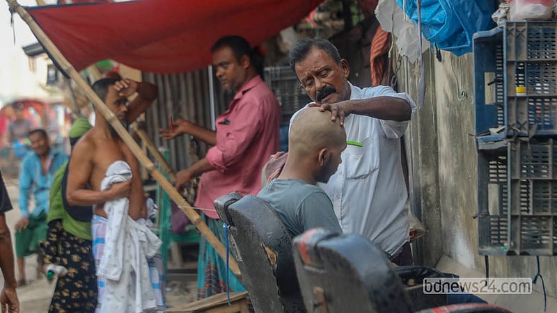 Customers get affordable haircuts and shaves from itinerant barbers in Aganagar of Dhaka's Keraniganj. Photo: Abdullah Al Momin