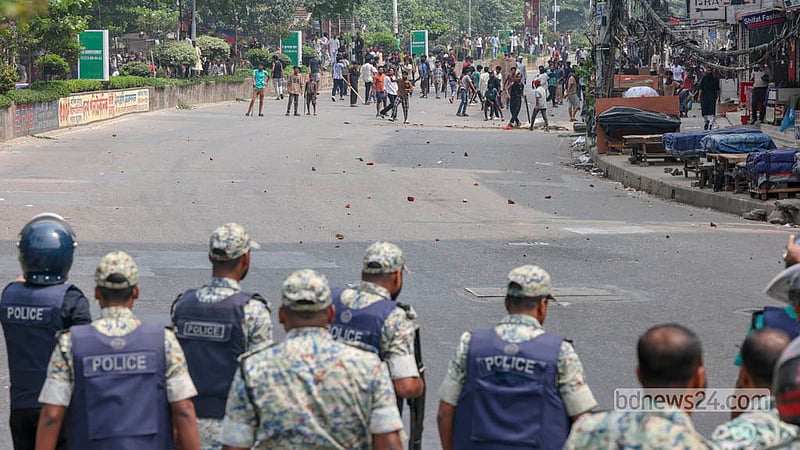 Hawkers clash with police and city corporation workers during a drive to clear illegal structures from footpaths at Dhaka’s Mirpur-10 on Wednesday, Sept 30, 2026.