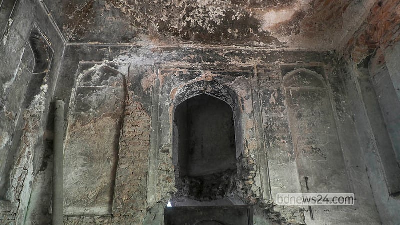 After Nawab Sirajuddaula’s defeat at Plassey, his mother Amina Begum, aunt Ghaseti Begum, wife Lutfunnisa and daughter Umme Johra were held captive at Jinjira Palace. Photo: Abdullah Al Momin