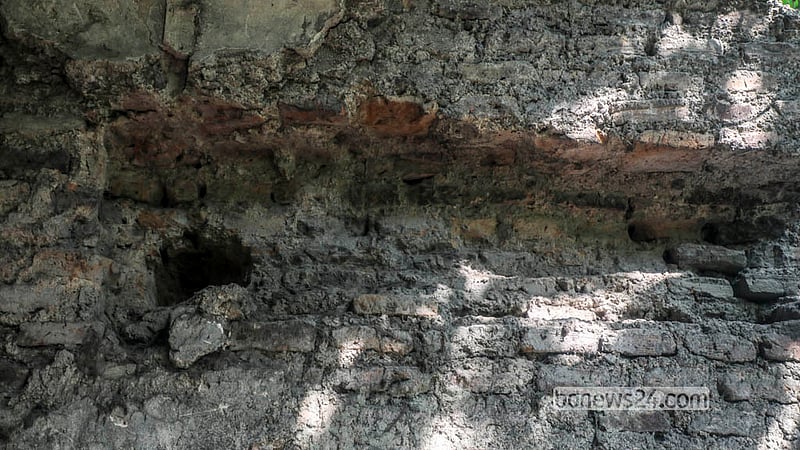 Jinjira Palace at Keraniganj’s Hawli lies in a state of disrepair after years of neglect. Photo: Abdullah Al Momin