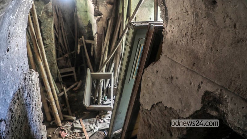 Jinjira Palace at Keraniganj’s Hawli lies in a state of disrepair after years of neglect. Photo: Abdullah Al Momin