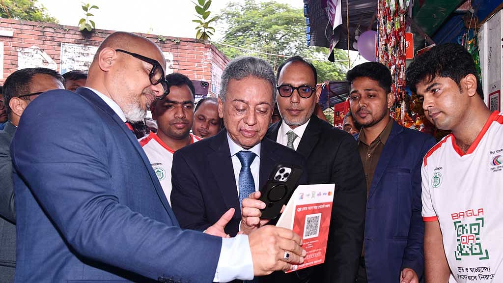 Amir Khosru pushes 'Bangla QR' in drive for cashless Bangladesh