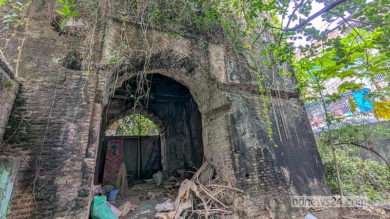 Mughal Subedar Nawab Ibrahim Khan built Jinjira Palace, also known as “Naughara”, on the southern bank of the Buriganga in the late 17th century. It was once linked to Dhaka, then Jahangirnagar, by a wooden bridge. Photo: Abdullah Al Momin
