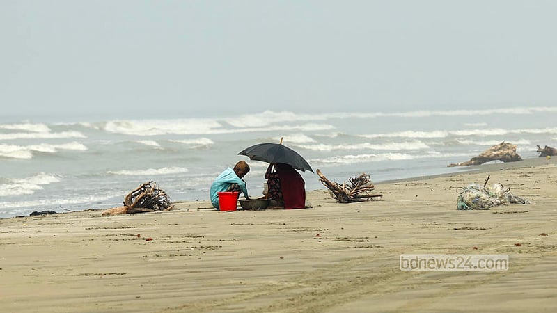 Shrimp fry caught at sea are sorted on the beach in Cox’s Bazar before being prepared for sale. Photo: Shamsul Haque Ripon