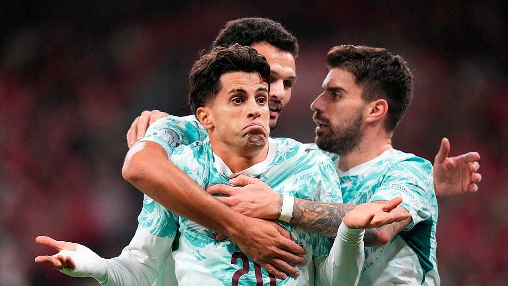Boos, banners and No. 7: Inside Portugal’s first night after Ronaldo walkout