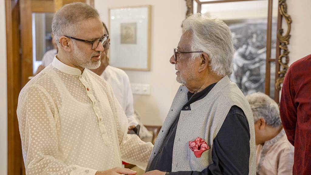 Artist Monirul recalls Toufique Khalidi’s love of large paintings, his generous spirit