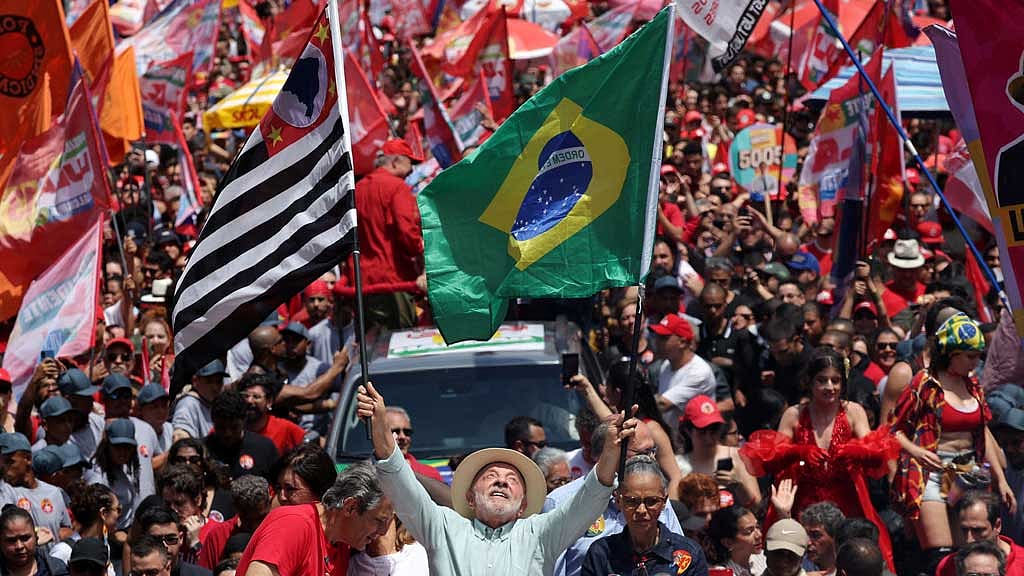 Lula's lead over Bolsonaro narrows ahead of Brazil vote, CNT/MDA poll shows