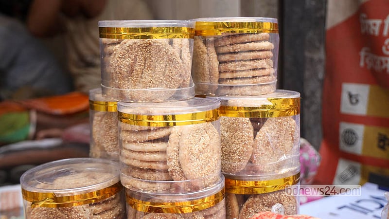 Freshly made bakarkhani is packed for distribution at a shop on Nazimuddin Road in Old Dhaka. Photo: Shamsul Haque Ripon