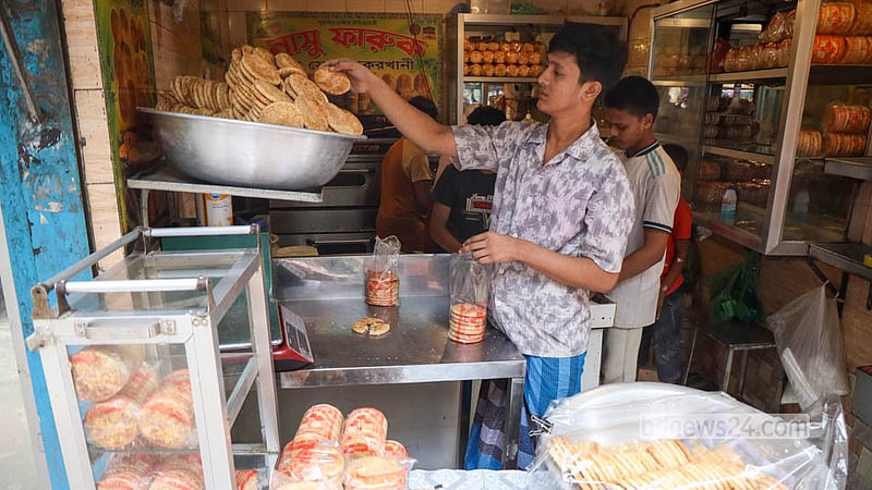 Old Dhaka’s bakarkhani comes in three varieties: savoury or unsweetened, sweetened, and cheese-filled. Photo: Shamsul Haque Ripon