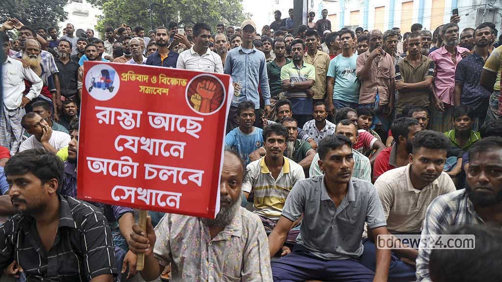 Battery-run rickshaw drivers call for end to ‘harassment’ outside Press Club