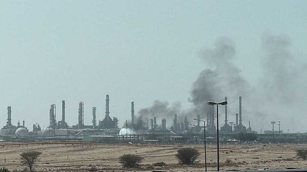 Oil slips as West Asia crude exports rise, G7 to release stocks