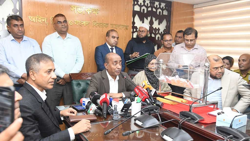 Government selects 18 sub-registrars for Dhaka postings by lottery
