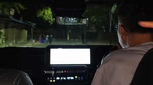 DNCC chief inspects Mirpur 10 at night