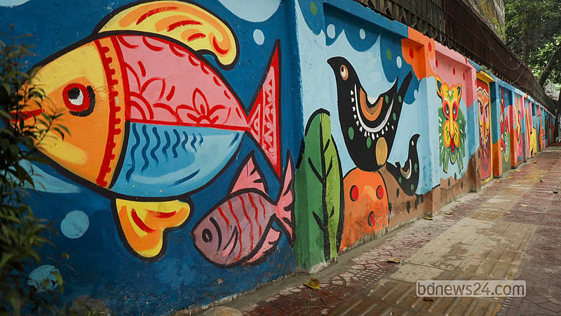 Folk and traditional motifs brighten a wall in Segunbagicha as part of Dhaka South City Corporation’s beautification drive after the footpaths were cleared of illegal occupation. Photo: Shamsul Haque Ripon