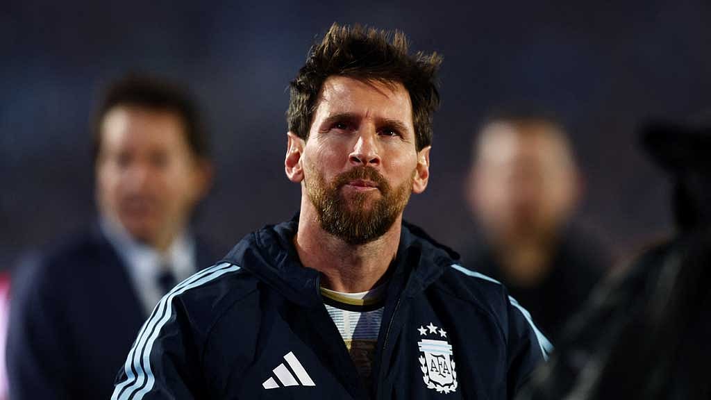 Lionel Messi ends Argentina career with goal, 2 assists in tear-filled farewell