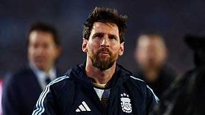Messi scores in tearful Argentina farewell