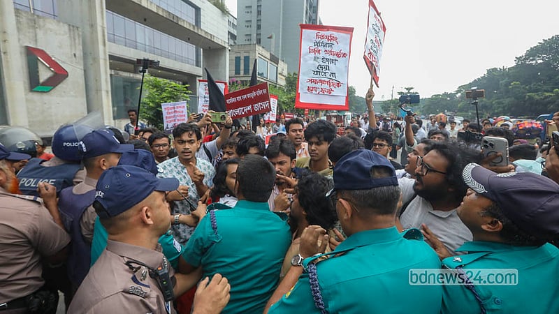 Police swing batons at leftist protesters demonstrating against a deal to hand DP World a 15-year contract to operate Chittagong Port’s New Mooring Container Terminal (NCT). The protest took place in front of the Investment Bhaban in Agargaon on Thursday, Oct 8, 2026.