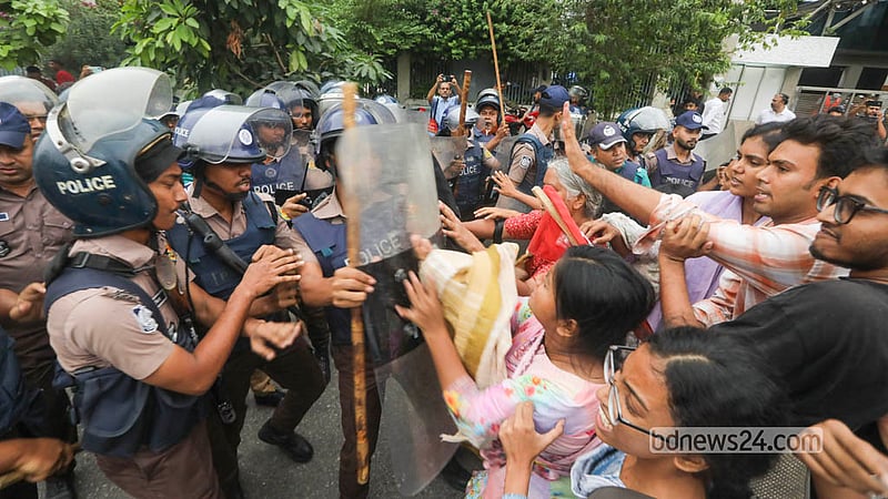Police swing batons at leftist protesters demonstrating against a deal to hand DP World a 15-year contract to operate Chittagong Port’s New Mooring Container Terminal (NCT). The protest took place in front of the Investment Bhaban in Agargaon on Thursday, Oct 8, 2026.
