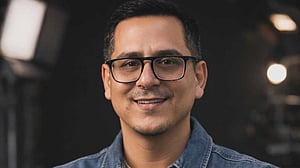 Award-winning Kashmiri filmmaker detained in US