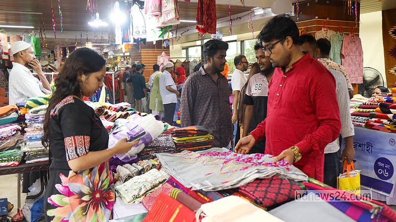 Visitors are busy shopping for cottage industry and handicraft products made by entrepreneurs at the BSCIC Bhaban in Dhaka’s Tejgaon. Photo: Shamsul Haque Ripon