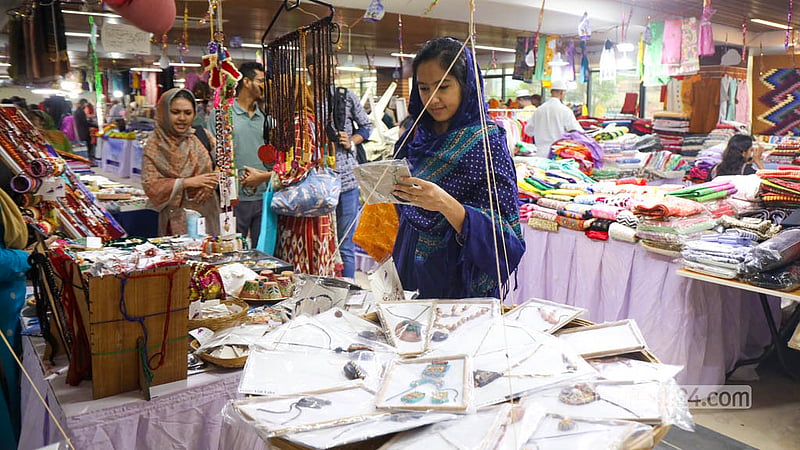 Visitors browse locally-made jewellery and handicrafts from stalls at the Autumn Fair at the BSCIC Bhaban in Dhaka’s Tejgaon. Photo: Shamsul Haque Ripon