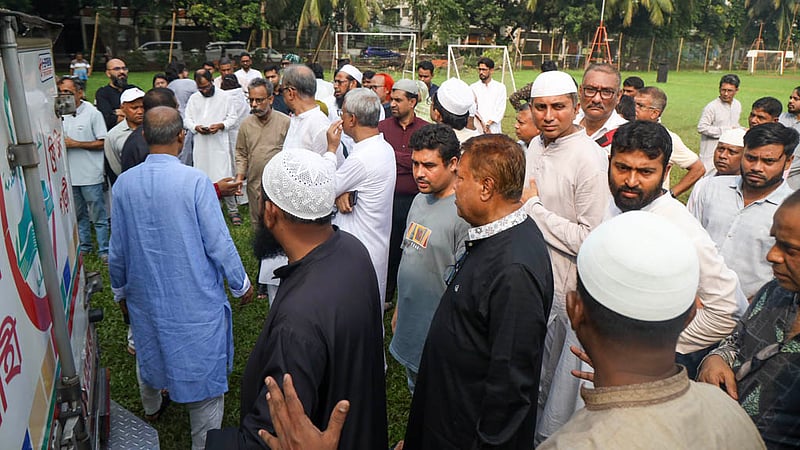 The coffin of Toufique Imrose Khalidi, the late editor-in-chief and publisher of bdnews24.com, rests at Banani’s Old DOHS playground, where friends, family, colleagues and well-wishers gather to honour his life and bid him farewell.