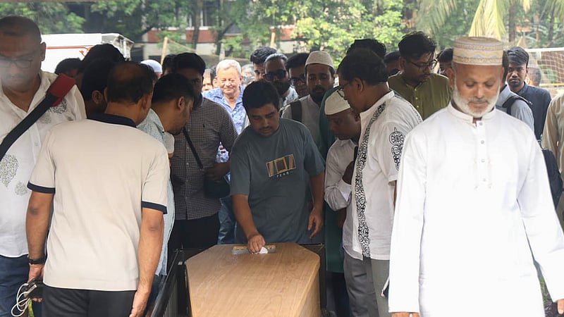 The coffin of Toufique Imrose Khalidi, the late editor-in-chief and publisher of bdnews24.com, rests at Banani’s Old DOHS playground, where friends, family, colleagues and well-wishers gather to honour his life and bid him farewell.