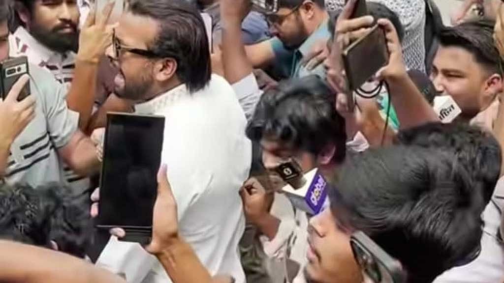 Ayash among four detained over attempt to erase Tagore graffiti in Dhaka