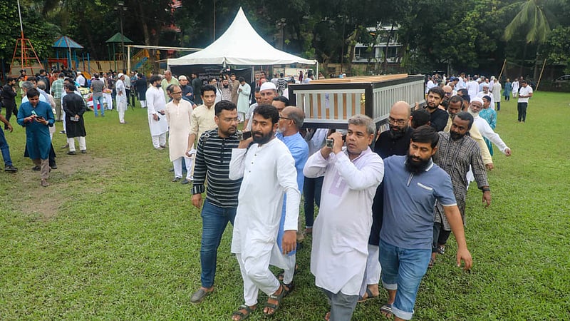 Following the funeral prayer at Banani’s Old DOHS playground, the coffin of Toufique Imrose Khalidi, the late editor-in-chief and publisher of bdnews24.com, is carried to the Martyred Intellectuals’ Graveyard in Mirpur for burial.